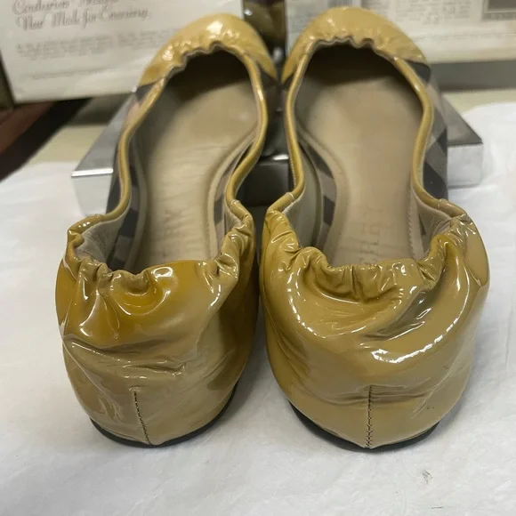 Burberry Nova Flats - Picture 9 of 9